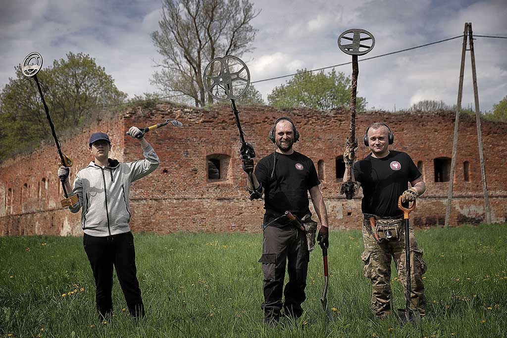 Modlin – Sprzątanie , kopanie, odkrywanie.