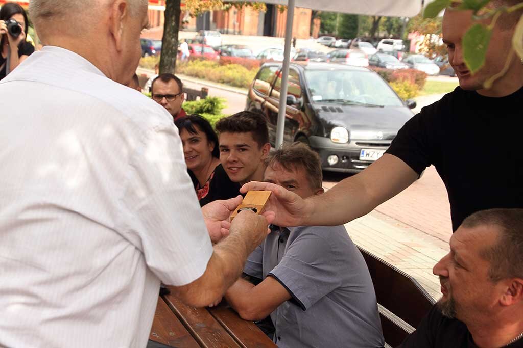 Żyrardów - nieśmiertelnik wraca do rodziny.